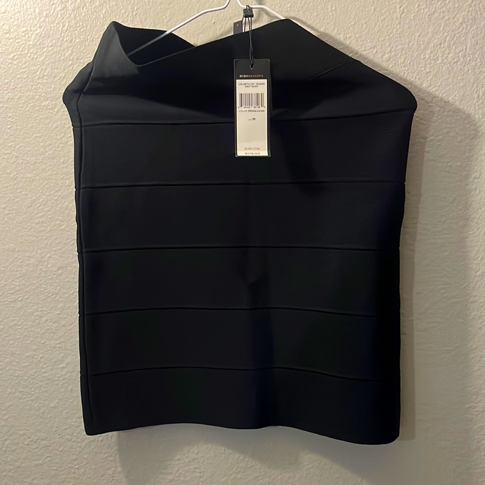 I’m selling a cute black and blue pencil skirt! Never used!